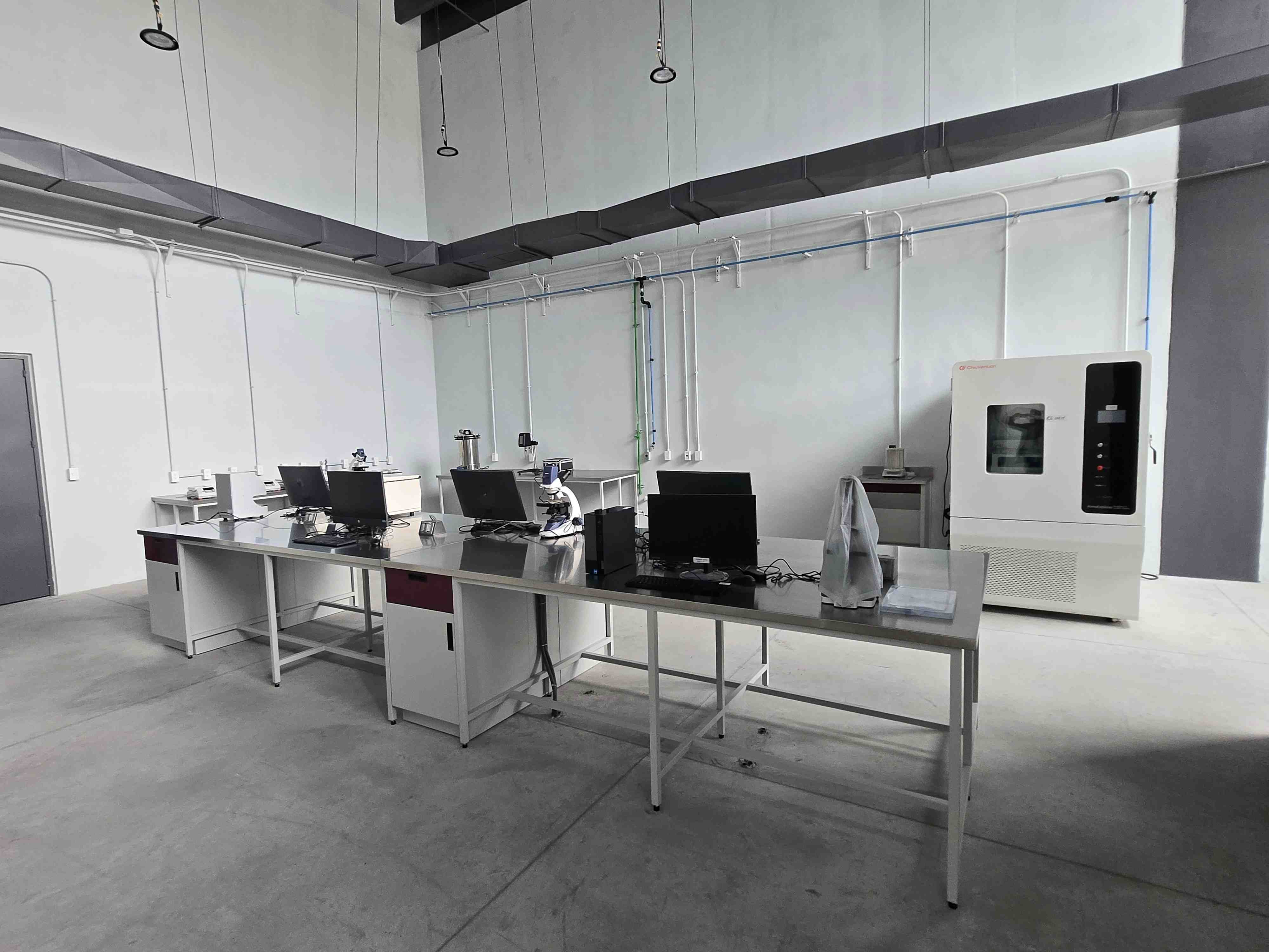 Más equipo laboratorio textil